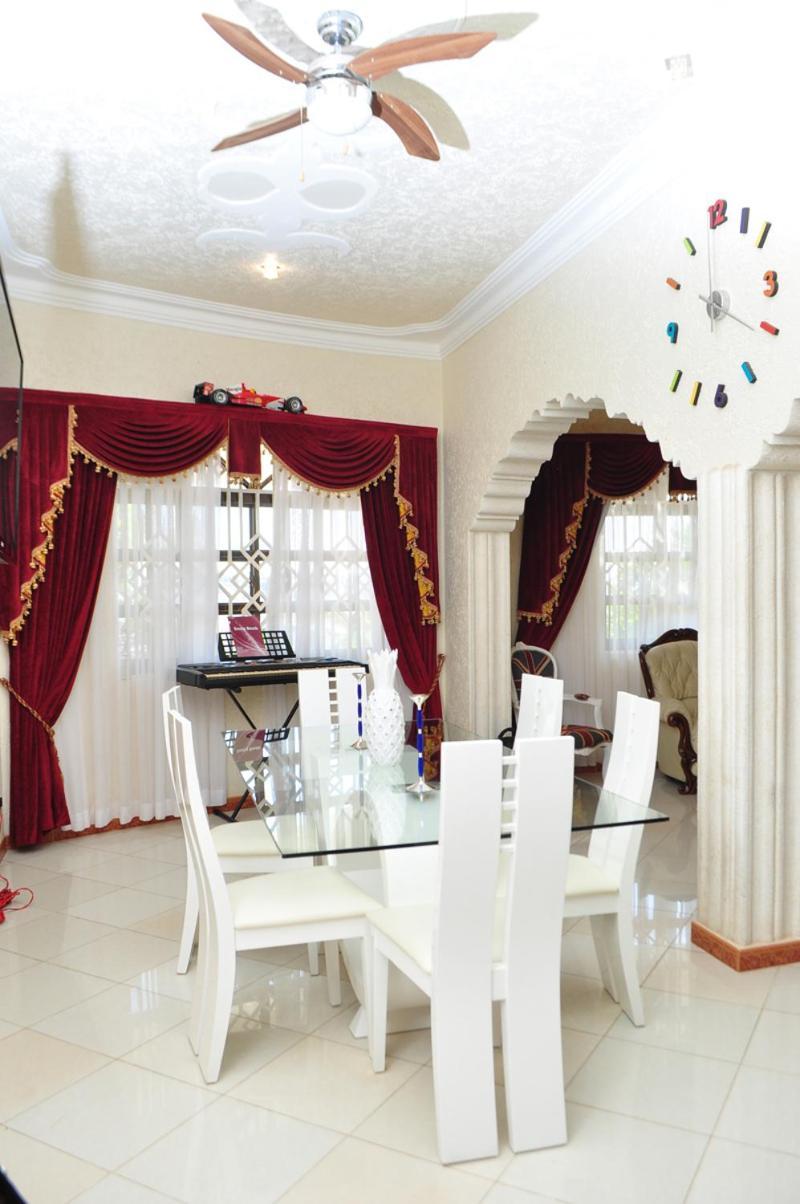 Vila Plot 4 Kavuma Close Kampala Exteriér fotografie