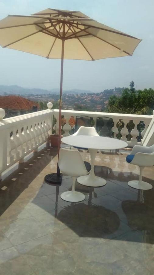 Vila Plot 4 Kavuma Close Kampala Exteriér fotografie