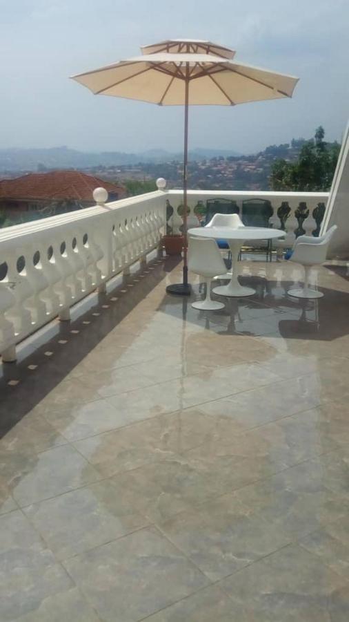 Vila Plot 4 Kavuma Close Kampala Exteriér fotografie